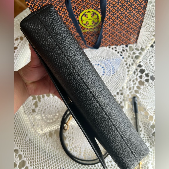Brand New Tory Burch Blake Black Pebbled Leather Flap Crossbody - Picture 8 of 8